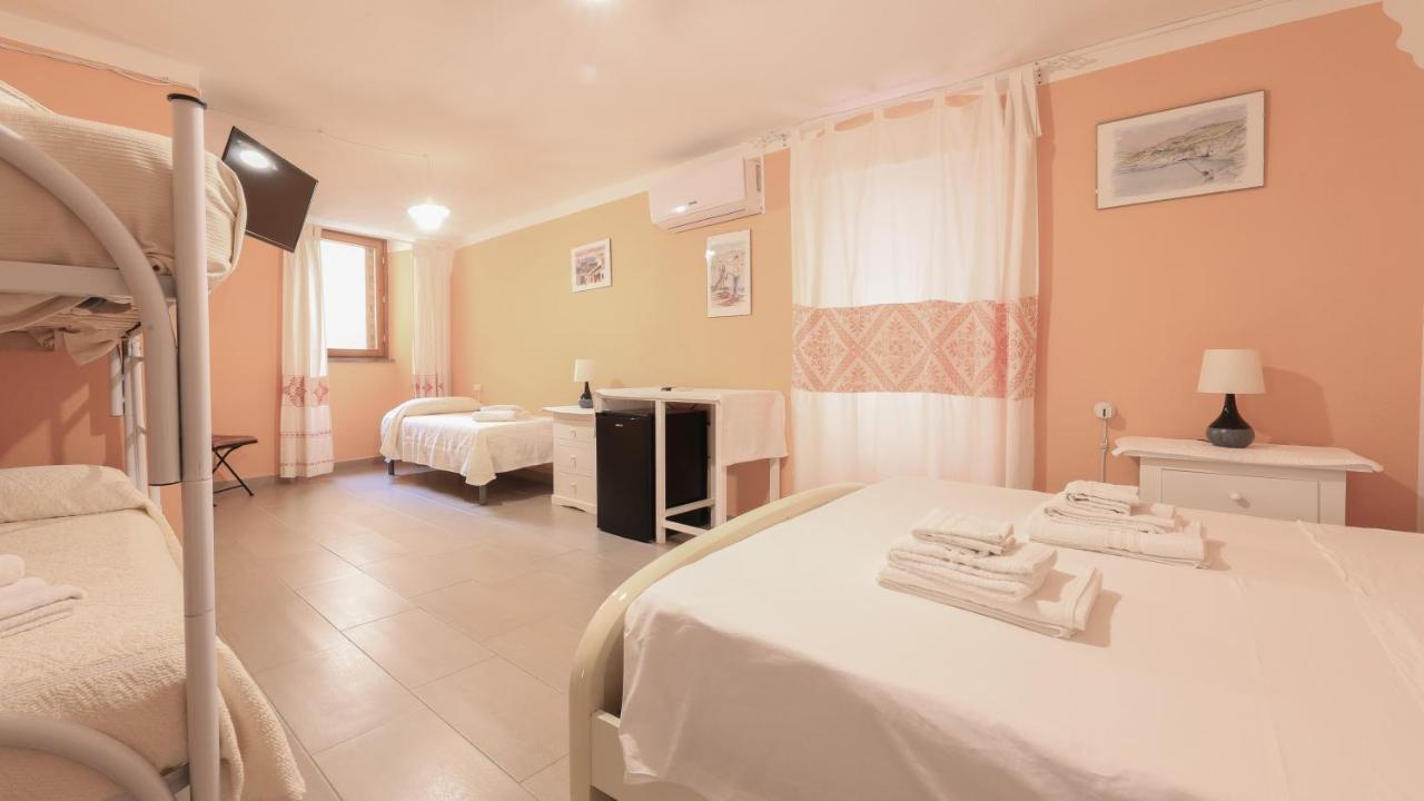 Welcomely - S'Apposentu Hotel Bosa Buitenkant foto